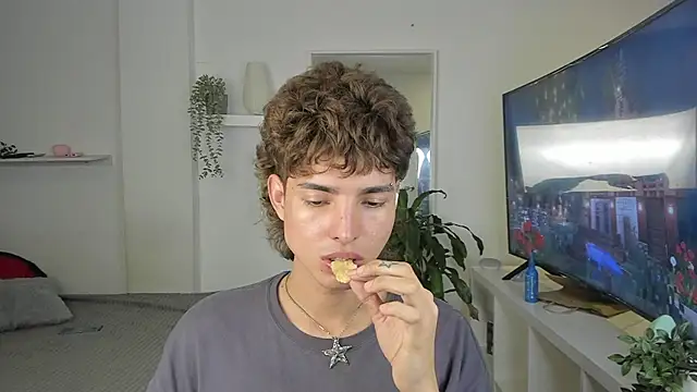 Snapshot of santy-kitty chatting on 11.12.25 santy-kitty online show from 11.12.25