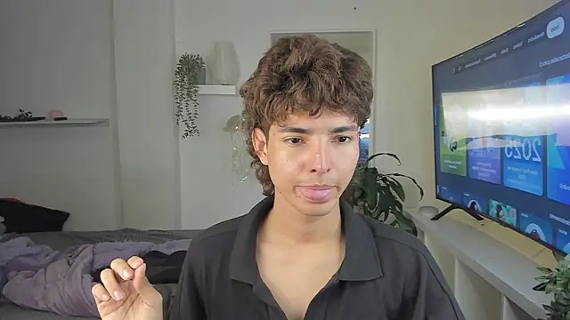 Snapshot of santy-kitty chatting on 11.20.25 santy-kitty online show from 11.20.25