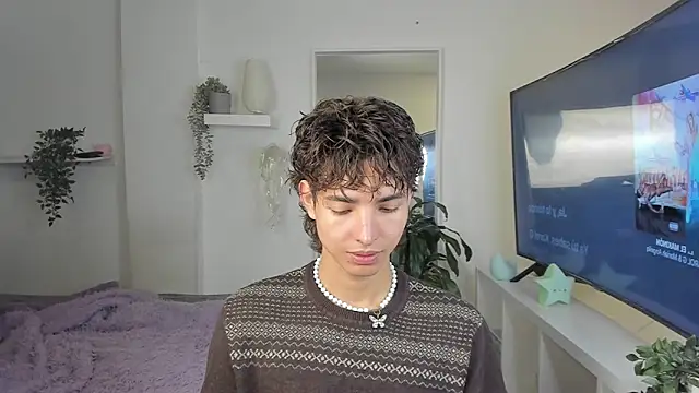 Snapshot of santy-kitty chatting on 12.02.25 santy-kitty online show from 12.02.25