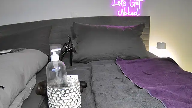 Sissy-Bee online show from 10.28.25