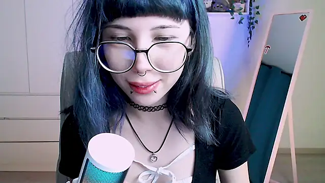 Snapshot of MoriHorri chatting on 12.15.24 MoriHorri online show from 12.15.24