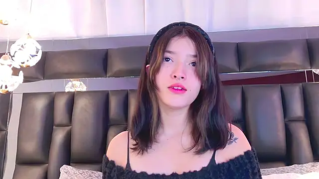 AlliciaKim online show from 02.18.25