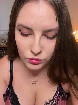 Snapshot of Alicia_Eves chatting on 10.08.25 Alicia Eves online show from 10.08.25