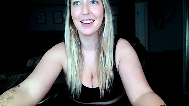 Snapshot of lucyallen4201 chatting on 12.20.24 lucyallen4201 online show from 12.20.24