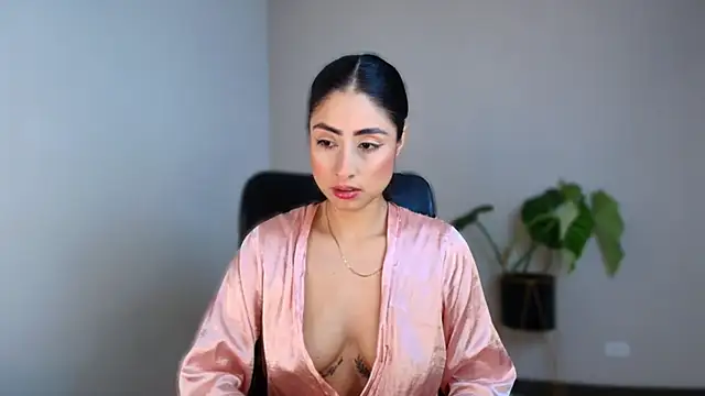 auroracaruso11 online show from 12.13.25