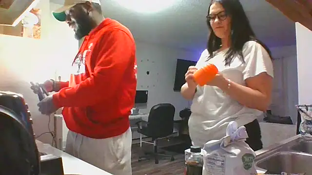 Stayinalive1992 online show from 12.31.24