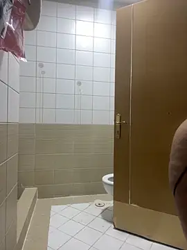 Snapshot of Layla-daloua chatting on 11.22.25 Layla-daloua online show from 11.22.25