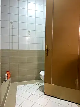 Snapshot of Layla-daloua chatting on 11.26.25 Layla-daloua online show from 11.26.25