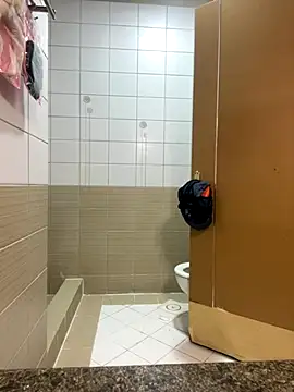 Snapshot of Layla-daloua chatting on 11.30.25 Layla-daloua online show from 11.30.25