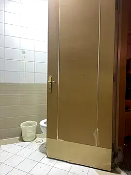 Snapshot of Layla-daloua chatting on 12.21.25 Layla-daloua online show from 12.21.25