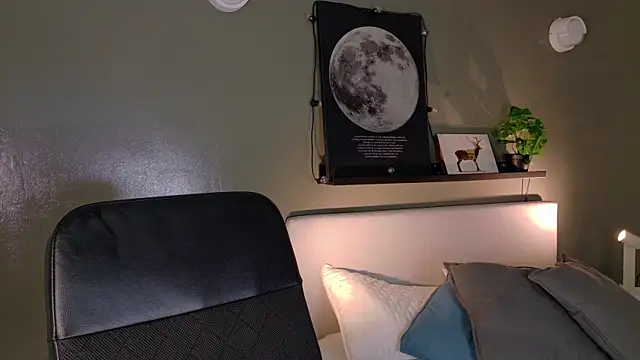 ParisFox  online show from 10.21.25