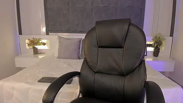 Snapshot of SaraGomez1 chatting on 02.27.26 SaraGomez1 online show from 02.27.26