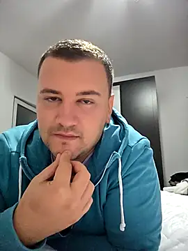 Snapshot of KarlosCarutox chatting on 09.17.25 KarlosCarutox online show from 09.17.25