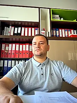 Snapshot of KarlosCarutox chatting on 09.18.25 KarlosCarutox online show from 09.18.25