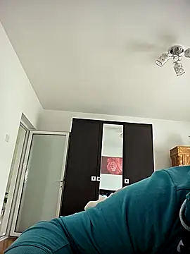 Snapshot of KarlosCarutox chatting on 09.27.25 KarlosCarutox online show from 09.27.25