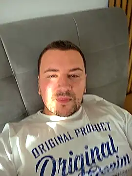 Snapshot of KarlosCarutox chatting on 11.15.25 KarlosCarutox online show from 11.15.25