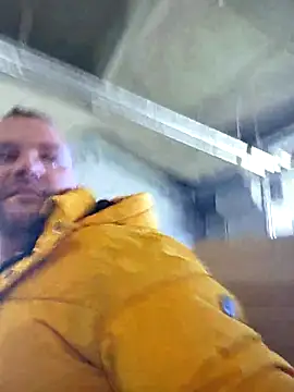 Snapshot of KarlosCarutox chatting on 12.15.25 KarlosCarutox online show from 12.15.25