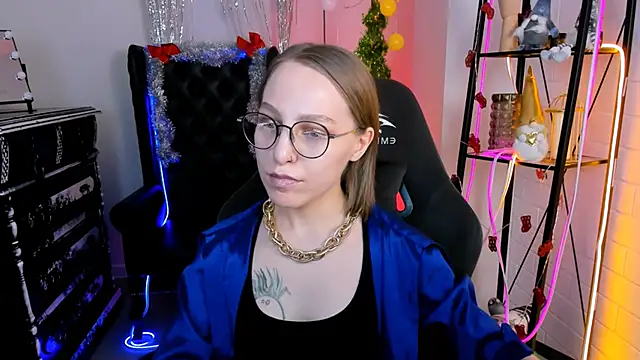 Snapshot of AphexQueen chatting on 12.14.24 AphexQueen online show from 12.14.24