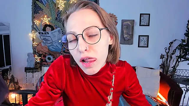 Snapshot of AphexQueen chatting on 12.26.24 AphexQueen online show from 12.26.24