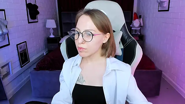 Snapshot of AphexQueen chatting on 01.11.25 AphexQueen online show from 01.11.25