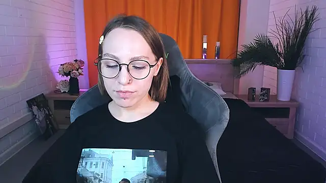 Snapshot of AphexQueen chatting on 01.14.25 AphexQueen online show from 01.14.25