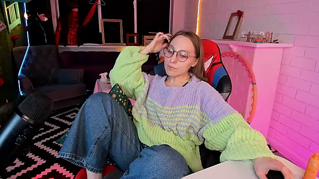 Snapshot of AphexQueen chatting on 02.19.25 AphexQueen online show from 02.19.25