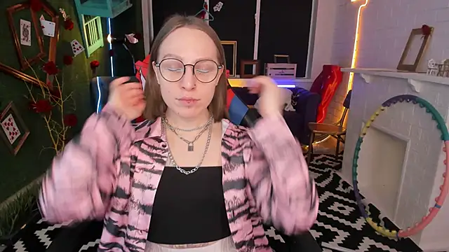 Snapshot of AphexQueen chatting on 02.26.25 AphexQueen online show from 02.26.25