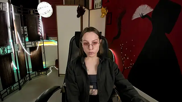 Snapshot of AphexQueen chatting on 03.08.25 AphexQueen online show from 03.08.25