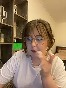Snapshot of cinnabon_ chatting on 12.06.24 cinnabon  online show from 12.06.24