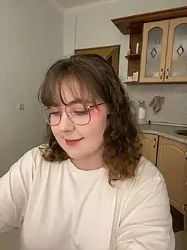 Snapshot of cinnabon_ chatting on 02.14.25 cinnabon  online show from 02.14.25