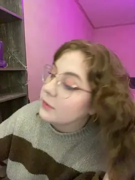 Snapshot of cinnabon_ chatting on 03.19.25 cinnabon  online show from 03.19.25