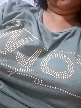 Snapshot of Erotica333 chatting on 10.04.25 Erotica333 online show from 10.04.25