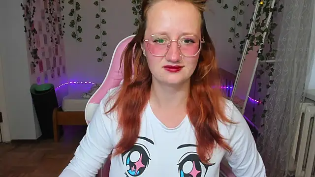 Snapshot of KrisTyBooBsin chatting on 09.18.25 KrisTyBooBsin online show from 09.18.25