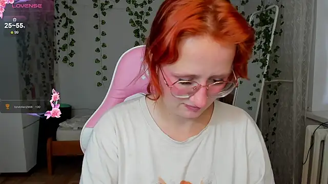 Snapshot of KrisTyBooBsin chatting on 10.01.25 KrisTyBooBsin online show from 10.01.25