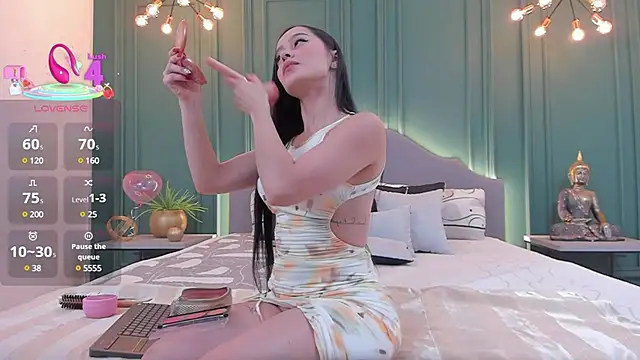 Snapshot of rubyhill_2711 chatting on 02.19.25 rubyhill 2711 online show from 02.19.25