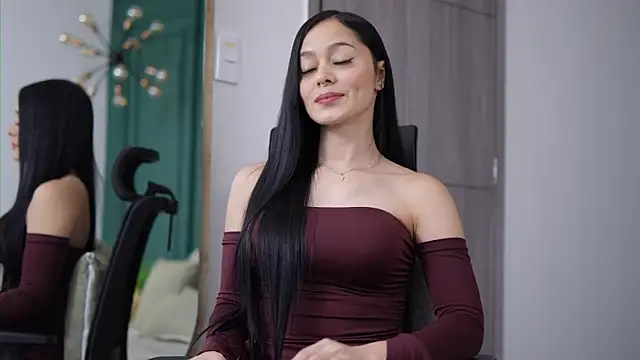 Snapshot of rubyhill_2711 chatting on 09.10.25 rubyhill 2711 online show from 09.10.25