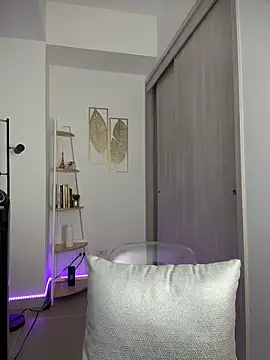 Snapshot of rubyhill_2711 chatting on 12.14.25 rubyhill 2711 online show from 12.14.25