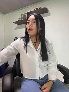 Snapshot of emily_22x chatting on 03.17.25 emily 22x online show from 03.17.25