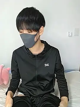 Snapshot of itsme_LEON chatting on 12.18.24 itsme LEON online show from 12.18.24