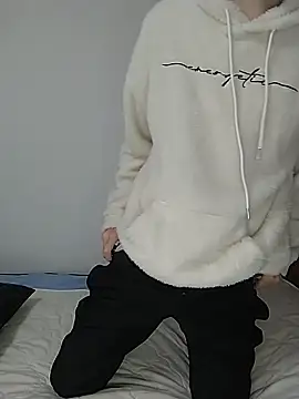 Snapshot of itsme_LEON chatting on 01.10.25 itsme LEON online show from 01.10.25