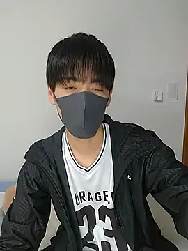 Snapshot of itsme_LEON chatting on 03.10.25 itsme LEON online show from 03.10.25