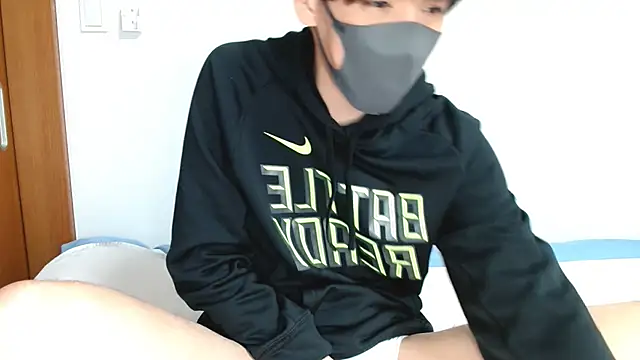 Snapshot of itsme_LEON chatting on 03.17.25 itsme LEON online show from 03.17.25