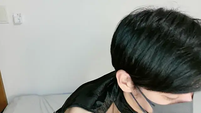 Snapshot of itsme_LEON chatting on 10.28.25 itsme LEON online show from 10.28.25