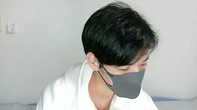 Snapshot of itsme_LEON chatting on 11.05.25 itsme LEON online show from 11.05.25