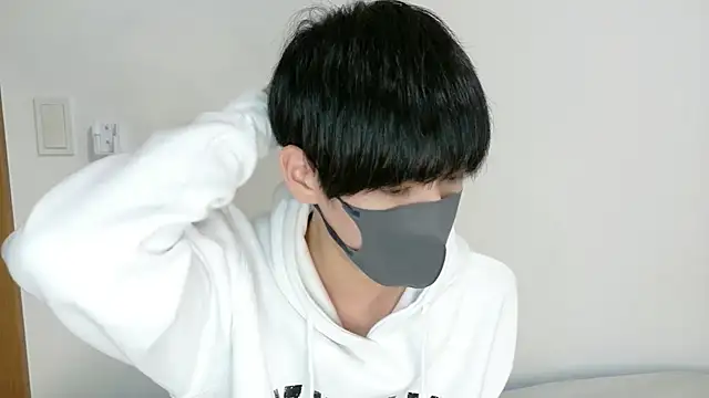 Snapshot of itsme_LEON chatting on 11.28.25 itsme LEON online show from 11.28.25