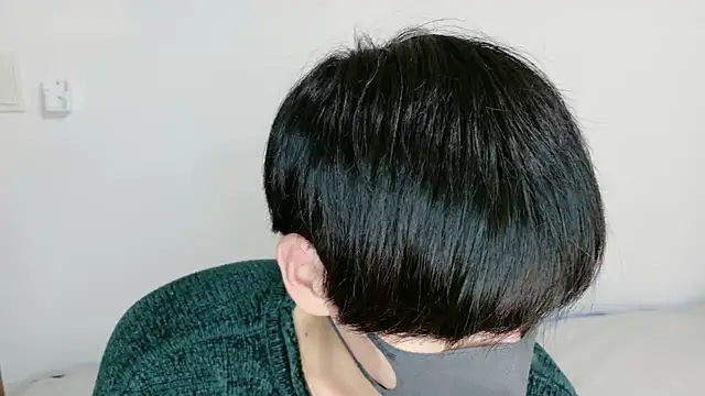 Snapshot of itsme_LEON chatting on 12.14.25 itsme LEON online show from 12.14.25