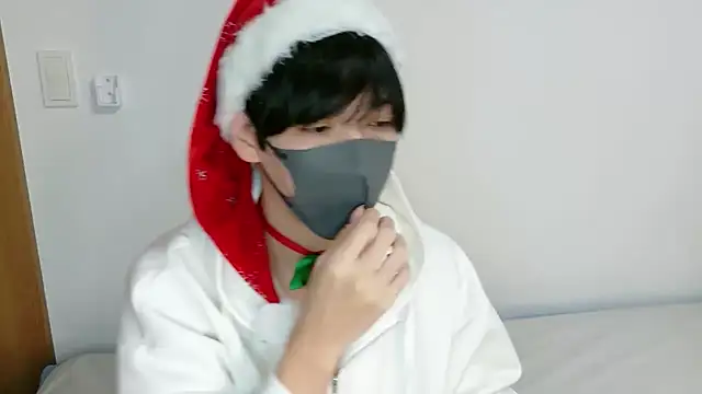 Snapshot of itsme_LEON chatting on 12.16.25 itsme LEON online show from 12.16.25