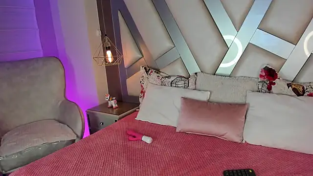 Amber villalobos  online show from 11.19.25