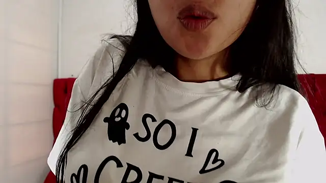 Snapshot of CarolineBrunx chatting on 02.15.25 CarolineBrunx online show from 02.15.25