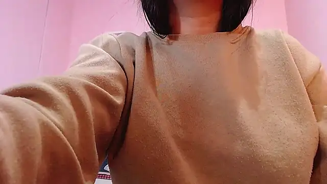 Snapshot of CarolineBrunx chatting on 02.26.25 CarolineBrunx online show from 02.26.25